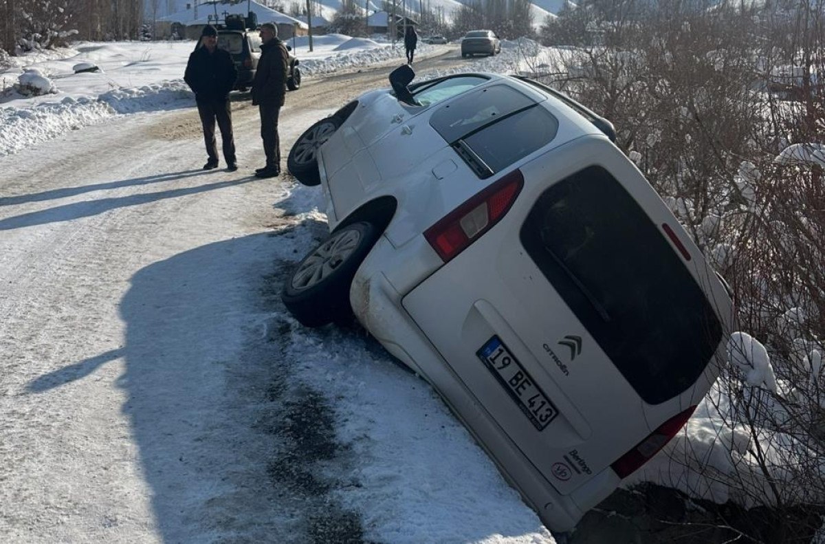 Yüksekova'da Kaza: Araç Köprüden Düştü
