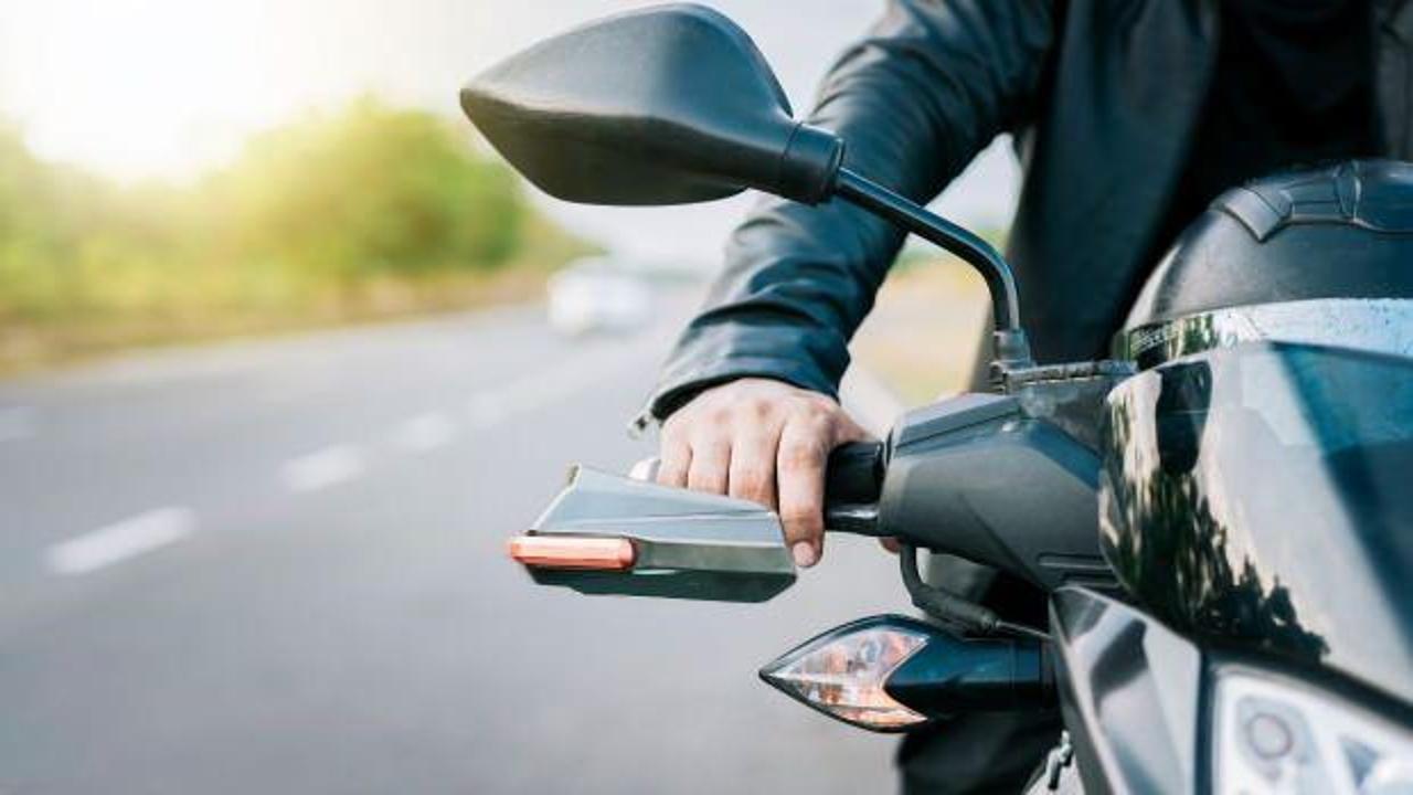 Yunanistan'da güvenliği artırmak amacıyla kask takmayan motosiklet sürücülerine akaryakıt satışı