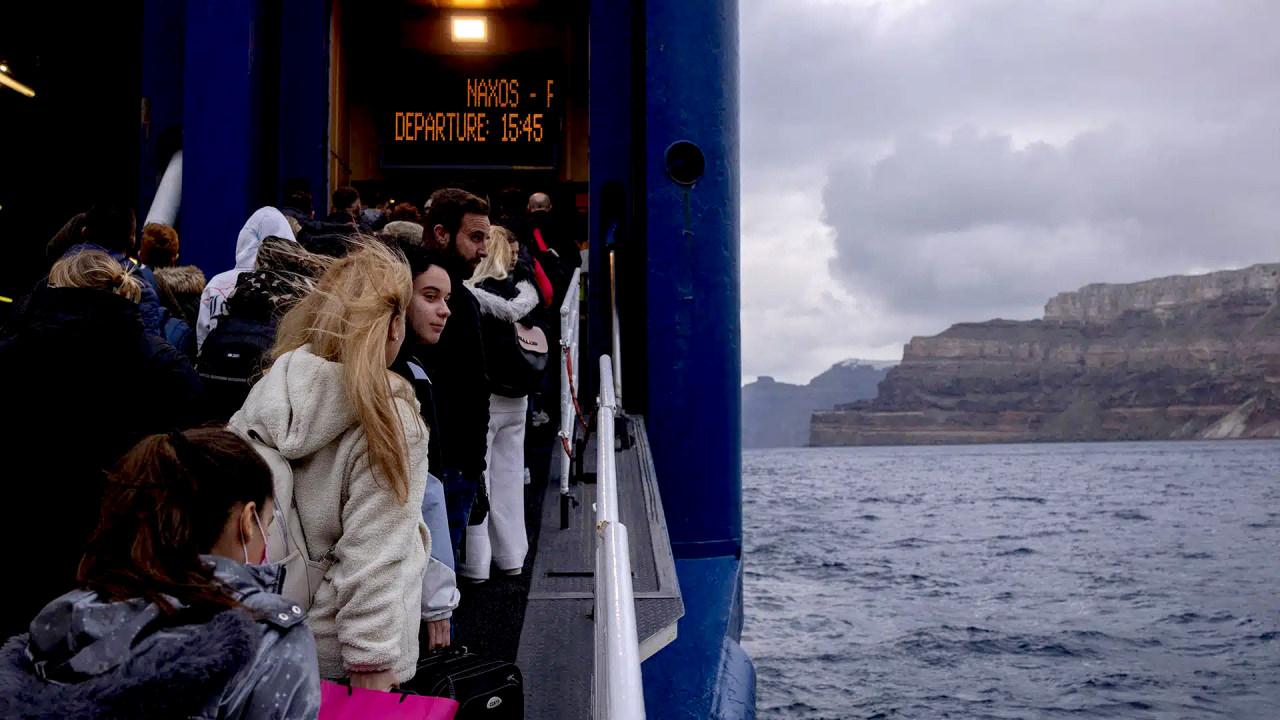 Yunanistan'da Santorini Adası'nda Olağanüstü Hal ve Sismik Hareketlilik