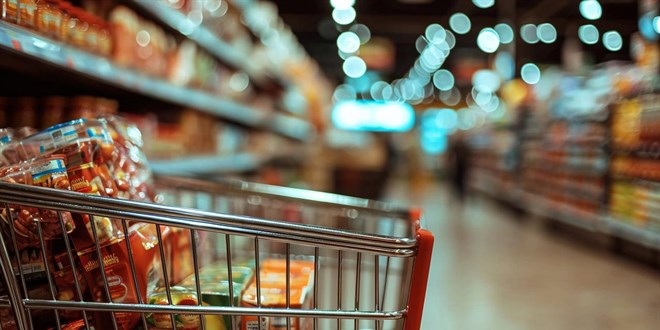 Zincir marketlerde fiyat karşılaştırma imkanı ile alışveriş yaparken en uygun