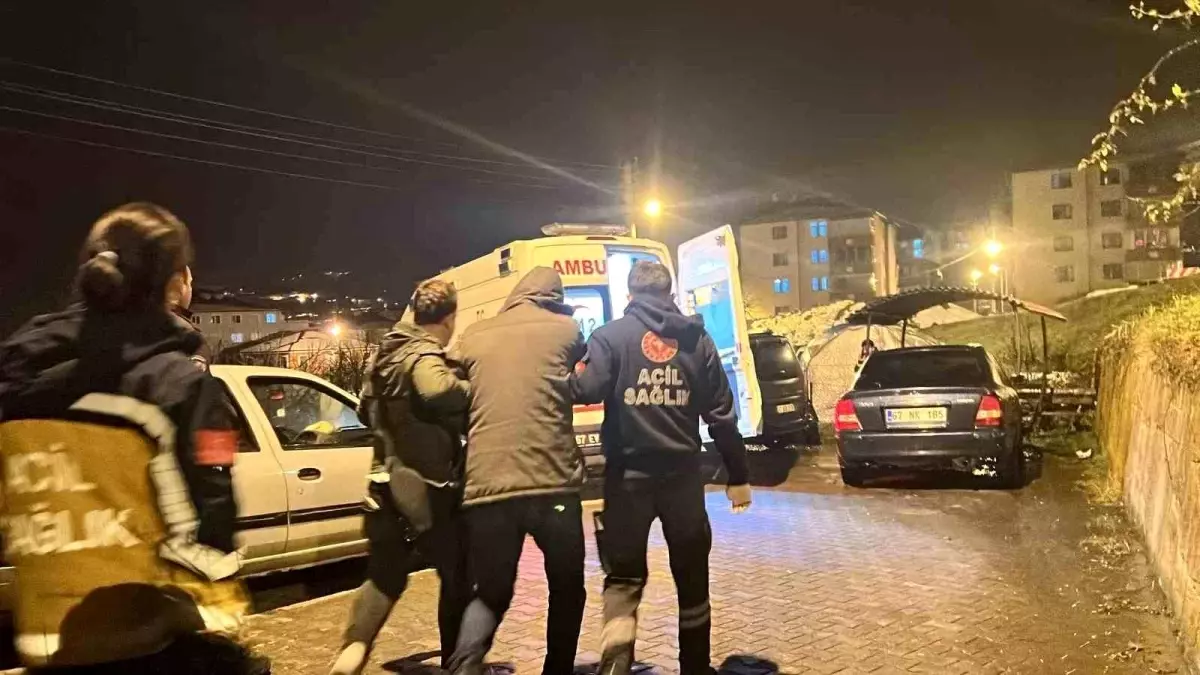 Devrek'te bir adam, boşandığı eşini çağırarak intihara kalkıştı. Eşinin ikna