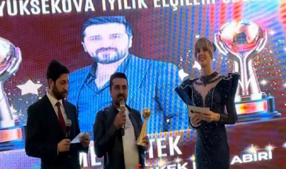Yüksekova'da düzenlenen ödül töreninde ödüller verildi, Metin Tek 'En Başarılı