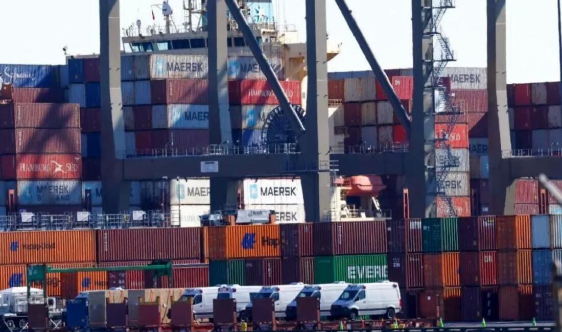 Trump, Meksika ve Kanada eserlerine %25 gümrük vergisi getirirken, Çin'e