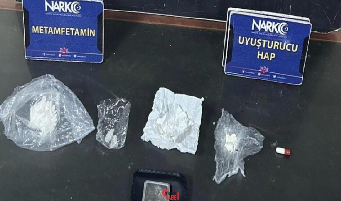 Adana'da narkotik polisleri, sokakta yaptığı çalışmalarda 57 torbacıyı yakalarken 11