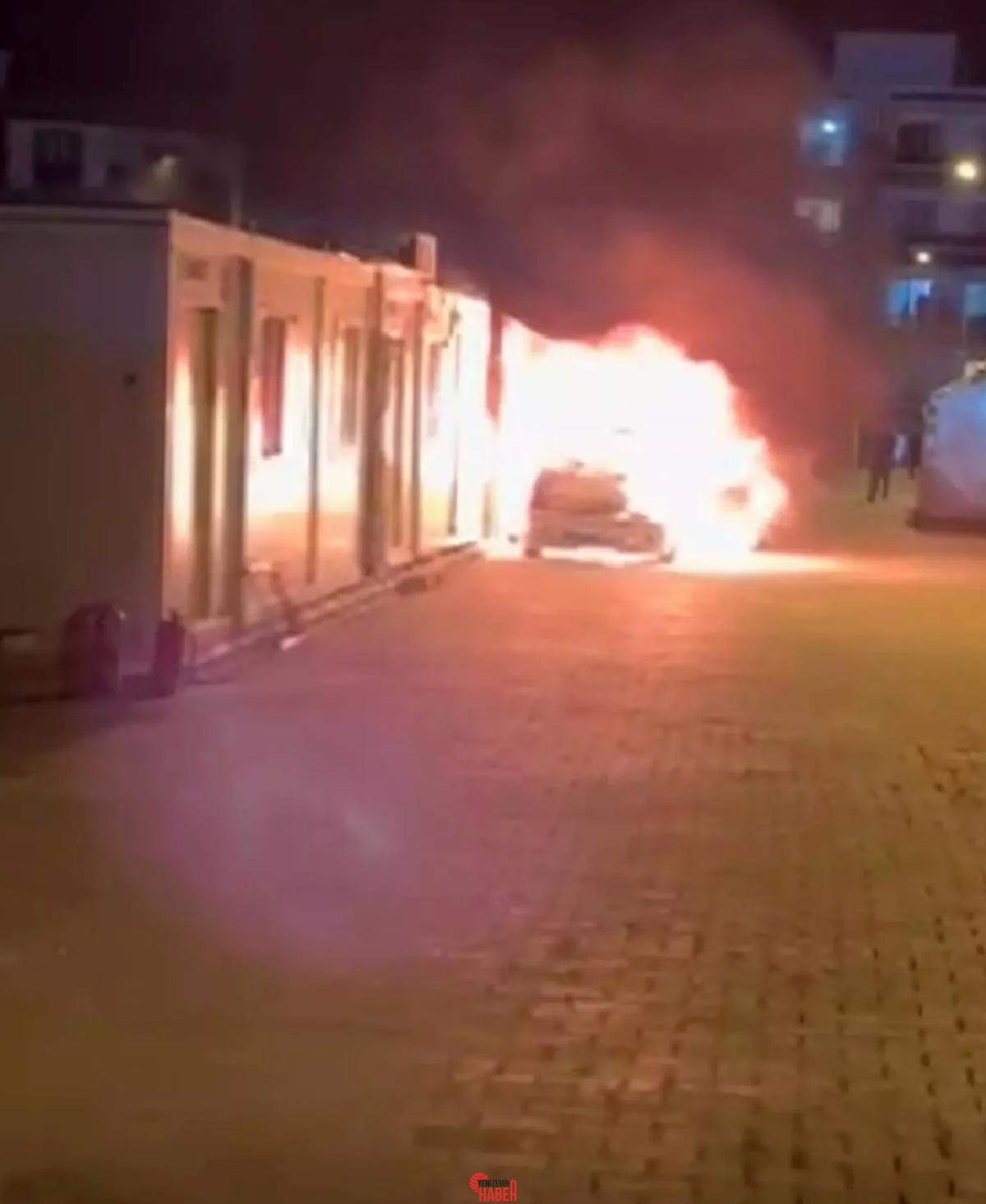 Adıyaman'da park halindeki araba alev aldı, itfaiye grupları yangını söndürdü.