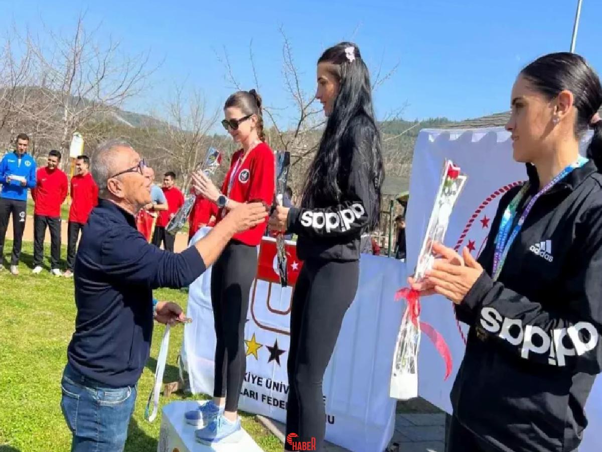 Dilek Öztürk kişisel şampiyon oldu, AİÇÜ Bayan Kros Grubu Türkiye'yi