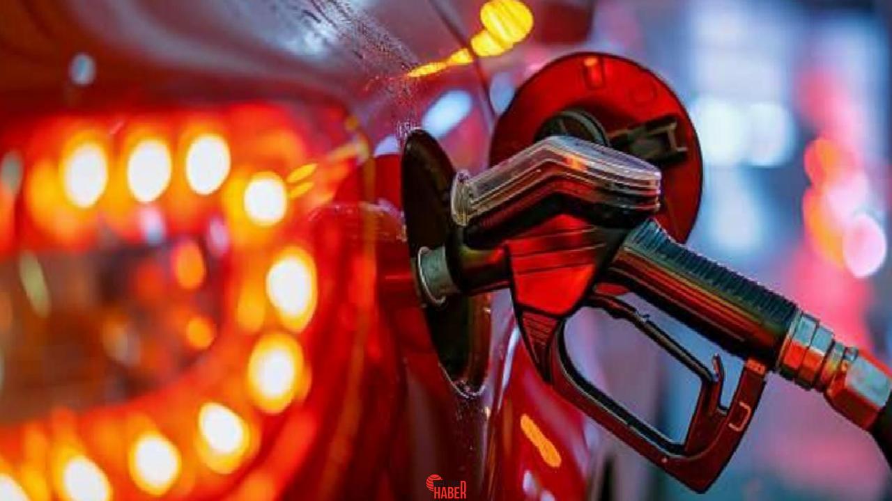 Dün akaryakıtın litresine 1 lira 51 kuruş artırım gelmesinin akabinde
