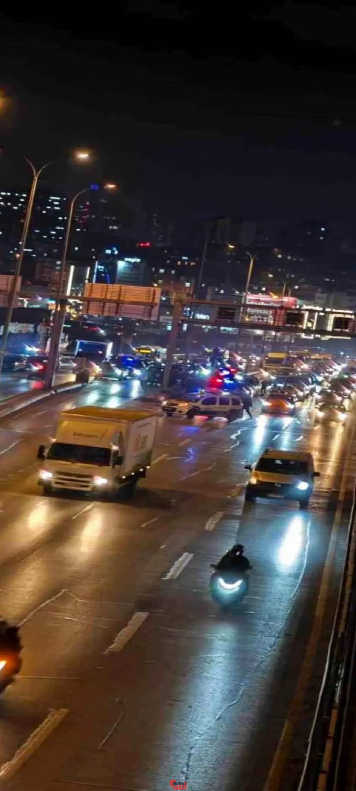 Esenyurt'ta polisin 'dur' ihtarına uymayan alkollü şoför kovalamaca sonucu durduruldu,