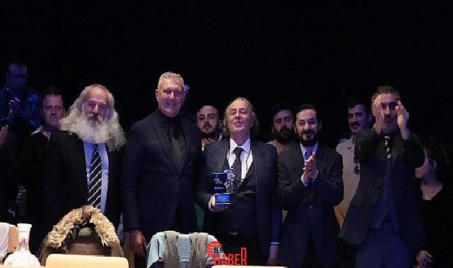Lüleburgaz Belediyesi’nin birincisini düzenlediği Amatör Tiyatro Şenliği tüm süratiyle devam