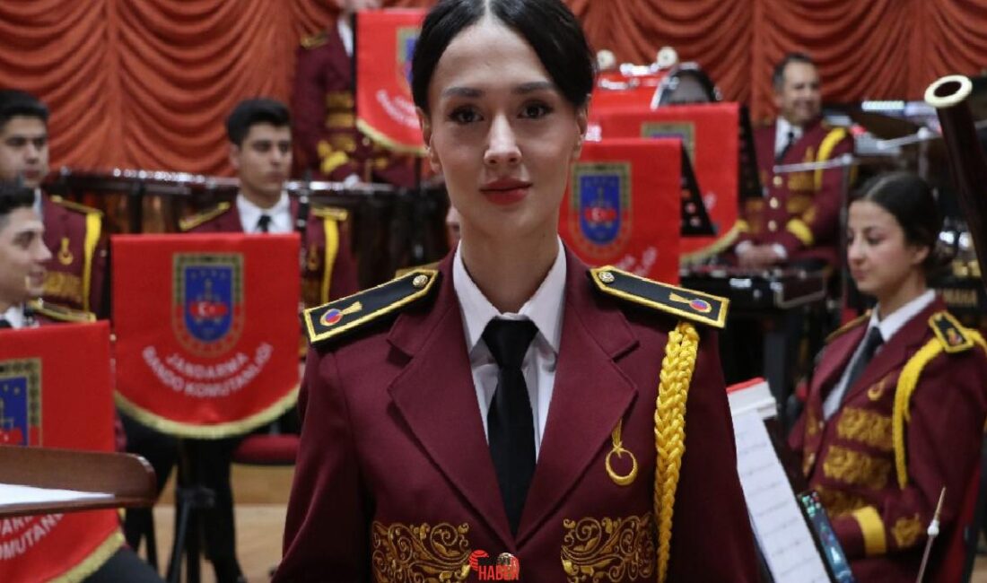 2022 yılından bu yana Jandarma Genel Komutanlığı Bandosu'nda solistlik yapan