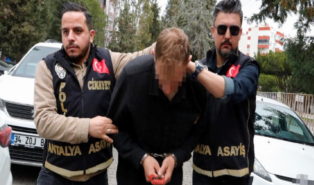 Babasını bıçak darbeleri ile öldüren cinayet zanlısı Oğuzhan Akyol, gruplarca