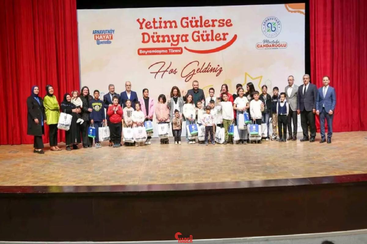 Arnavutköy'de bayram öncesi düzenlenen aktiflikte 294 çocuğa bayramlık kıyafet ve