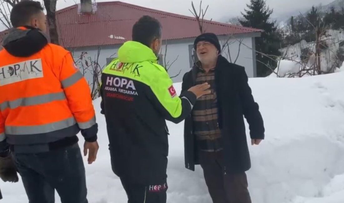 Hopa ilçesinde tesirli olan ağır kar yağışı nedeniyle 8 gündür
