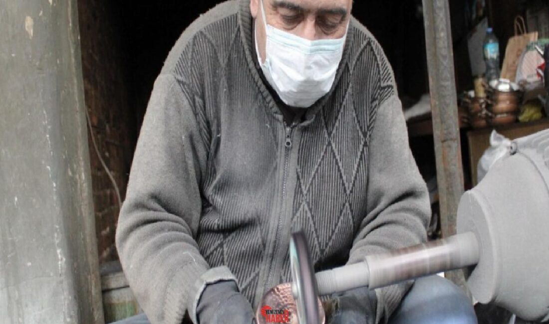Çırak oarak başladığı bakır ve kalaycılık işinde 49. yılını dolduran