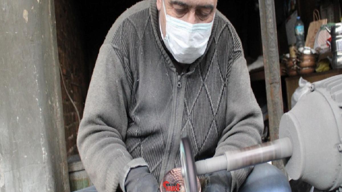 Çırak oarak başladığı bakır ve kalaycılık işinde 49. yılını dolduran