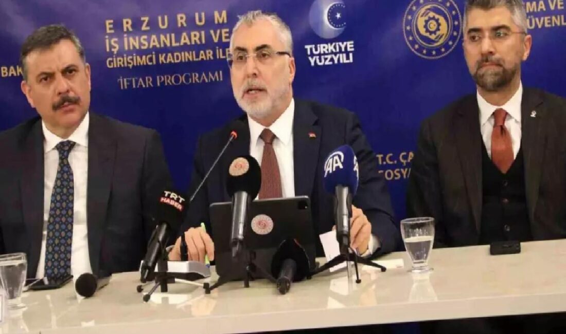 Çalışma ve Sosyal Güvenlik Bakanı Vedat Işıkhan, Erzurum'da iş adamlarıyla
