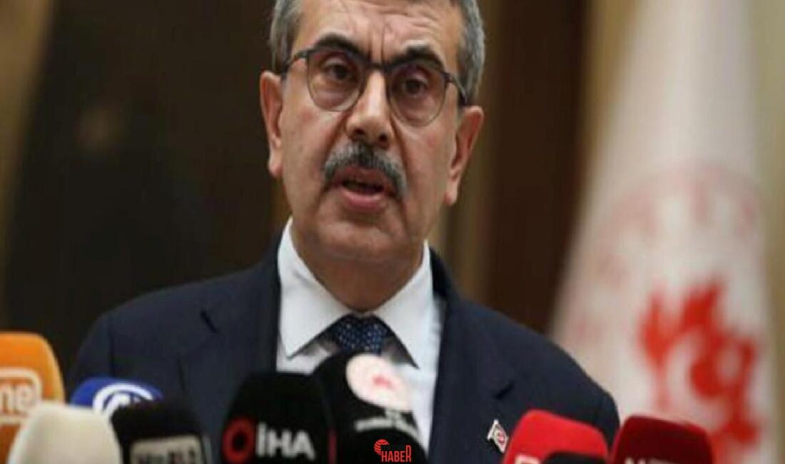 Milli Eğitim Bakanı Yusuf Tekin, Eğitim-Sen üyesi kimi akademisyenlerin derslere