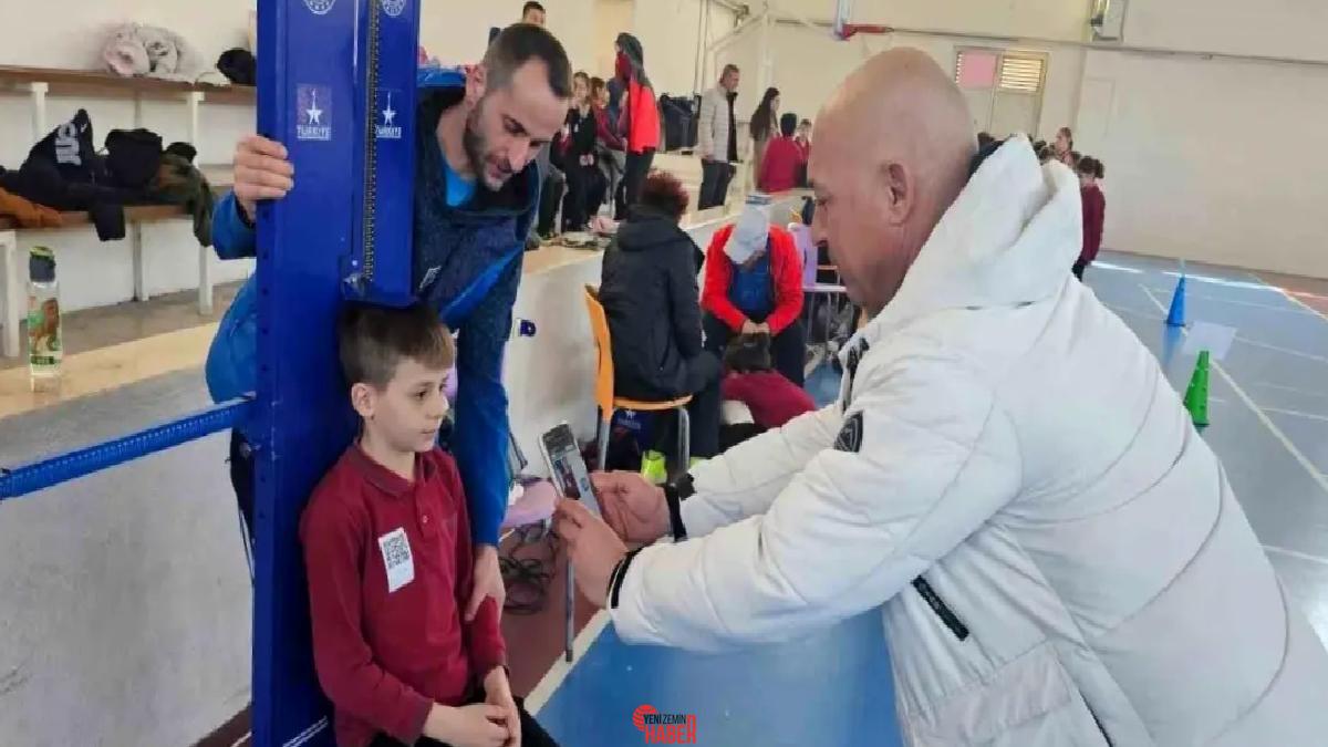 Bandırma'da, 2 bin 143 öğrenci 8 parkurda taranarak geleceğin atletleri