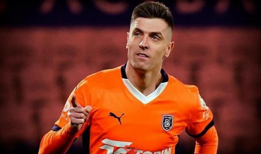Trendyol Süper Lig'de Rams Başakşehir forması giyen Polonyalı santrfor Krzysztof
