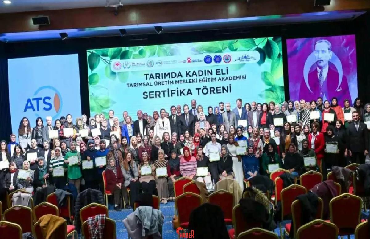 Antalya'nın Elmalı ilçesinde "Tarımda Kadın Eli" projesi kapsamında eğitimlerini tamamlayan