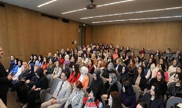 8 Mart Dünya Bayanlar Günü kapsamında İnegöl Belediyesi’nin bayan işçisiyle