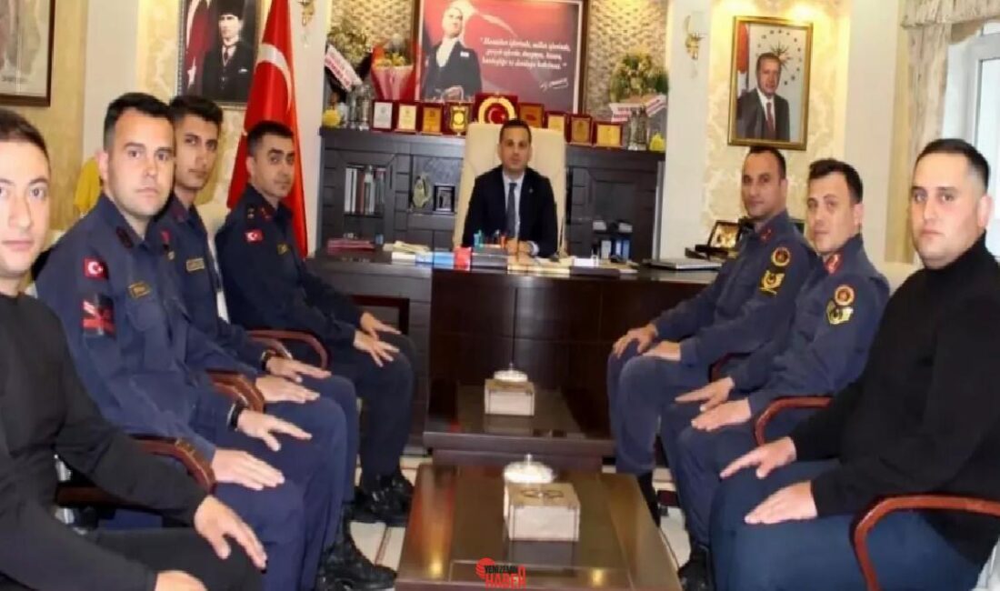Bayburt'un Demirözü Kaymakamı Yasin Şahin, ilçede özverili çalışmalarından dolayı jandarma