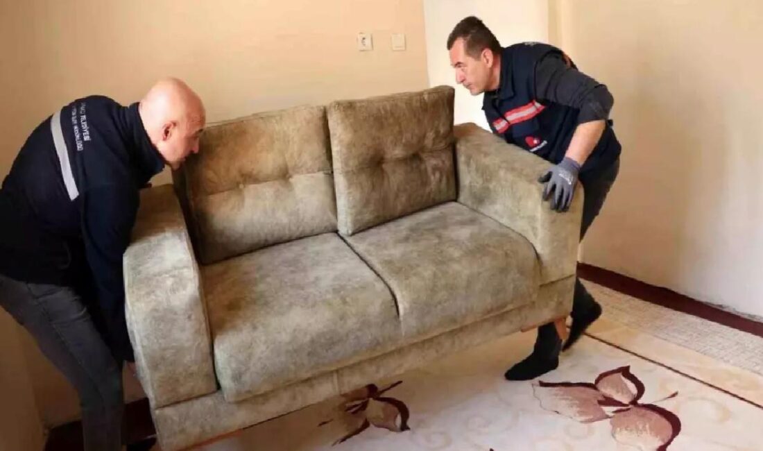 Bayraklı Onur Mahallesi'nde zor şartlarda yaşayan 5 çocuklu bir aile,