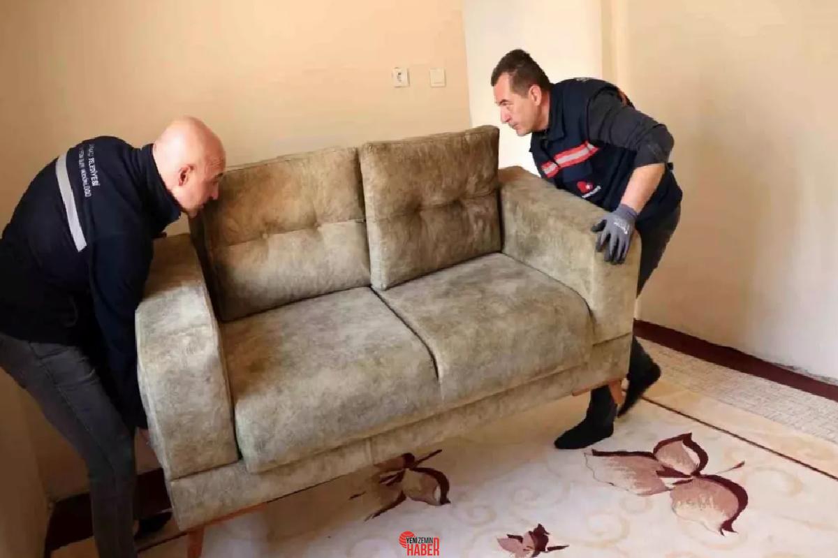 Bayraklı Onur Mahallesi'nde zor şartlarda yaşayan 5 çocuklu bir aile,