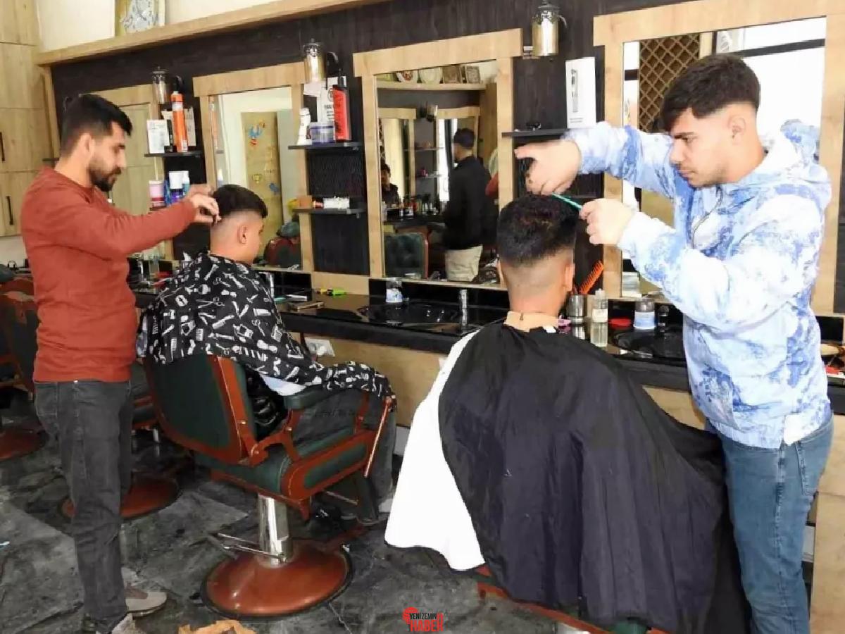 Gaziantep'te berberler, Ramazan Bayramı öncesi yoğunluk nedeniyle müşterilere erken tıraş