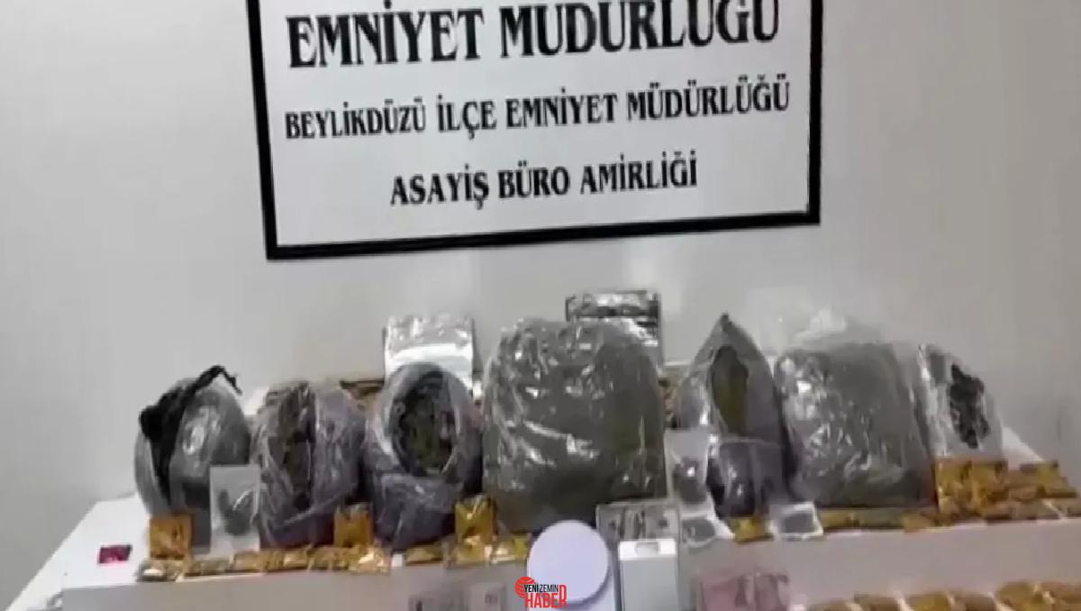 İstanbul Beylikdüzü'nde uyuşturucu taşıyan 4 kuşkulu yakalandı, 8.7 kg esrar