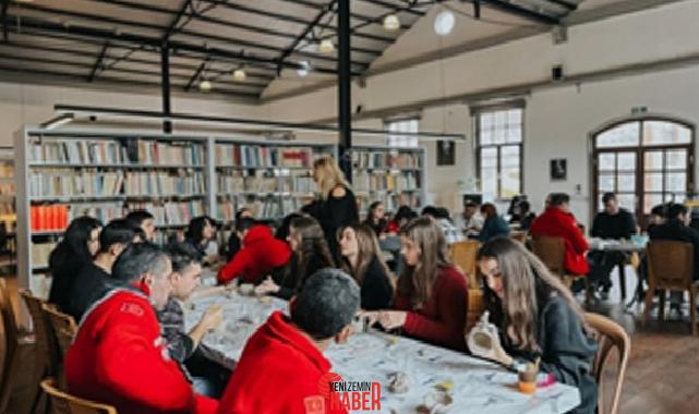 İzmir Büyükşehir Belediyesi, birbirleri sayesinde varlıklarını sürdürebilen ardıç ağaçları ve