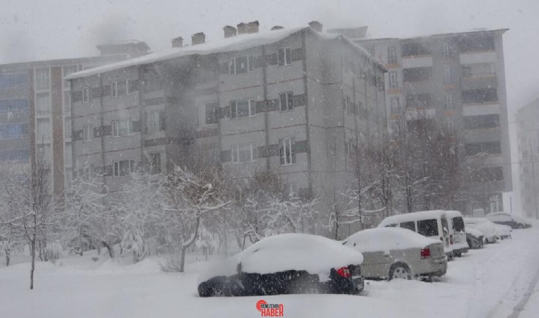 Bitlis'te 2 gündür tesirli olan kar yağışı nedeniyle 100 köy