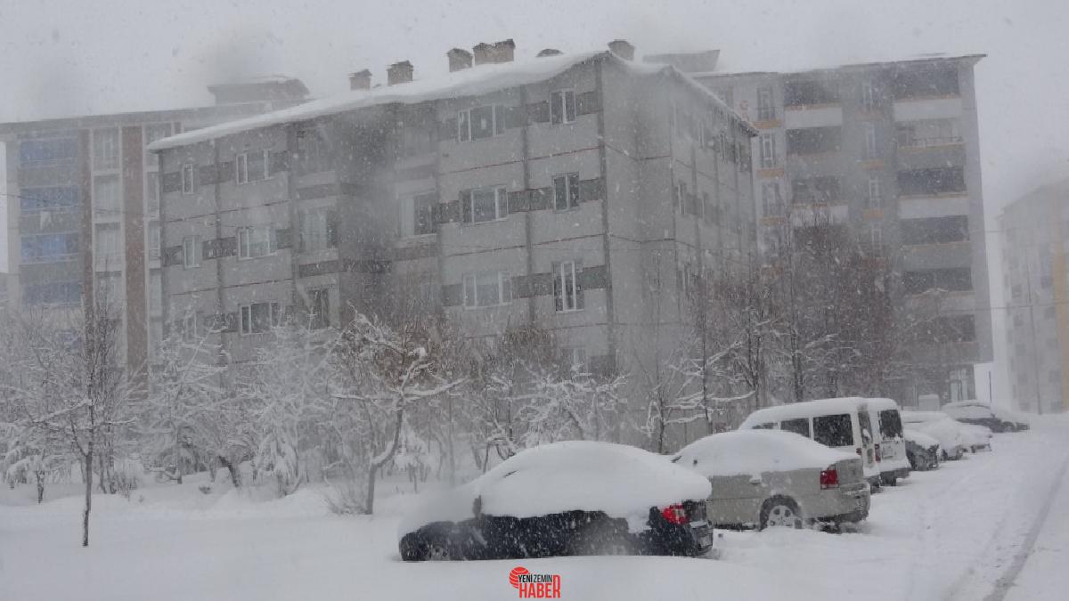 Bitlis'te 2 gündür tesirli olan kar yağışı nedeniyle 100 köy