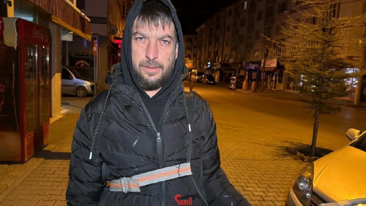 20 yılı aşkın müddettir Ramazan Ayı'nda davulculuk yapan Erkan Babat,