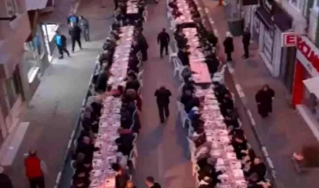 Bursa'nın Osmangazi ilçesinde Zafer ve Namıkkemal Mahallesi'nde gençler, 2 bin