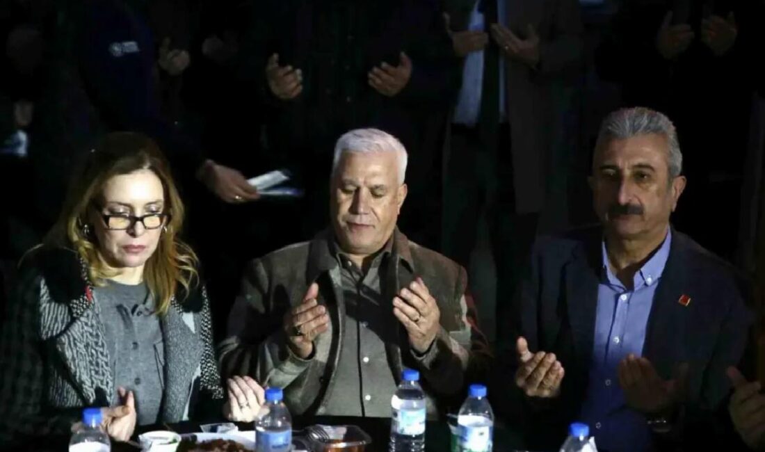 Bursa Büyükşehir Belediyesi, Atıcılar Mahallesi'nde düzenlediği iftar programında yaklaşık 1500