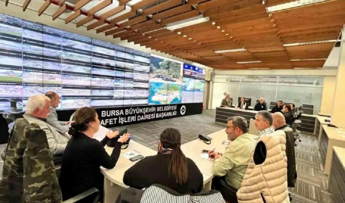 Bursa Büyükşehir Belediyesi, muhtarlarla bir ortaya gelerek afet öncesi tedbirler
