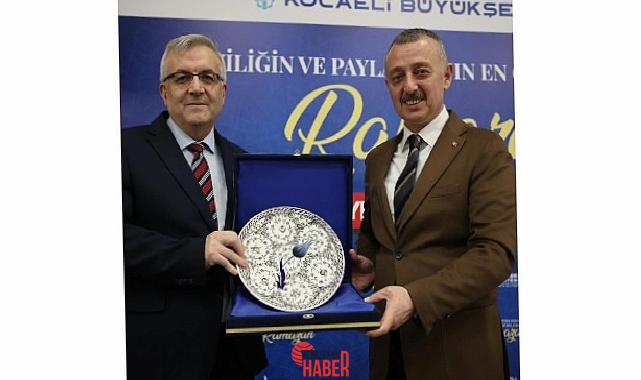 Kocaeli Büyükşehir Belediye Başkanı Doç.Dr.Tahir Büyükakın, ilimizde vazife yapan sıhhat