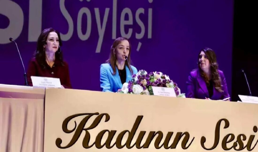 8 Mart Dünya İşçi Bayanlar Günü kapsamında düzenlenen panelde, bayan
