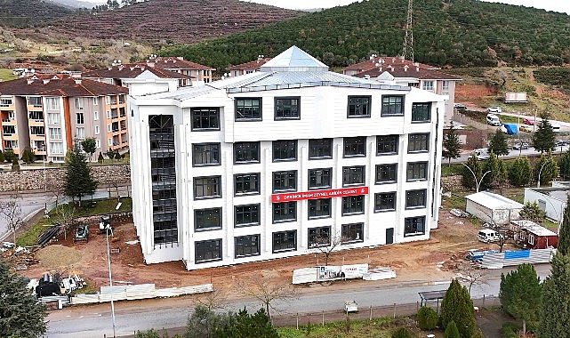 Büyükşehir’in Derince’de imalini sürdürdüğü İmam Zeynel Abidin Cemevi inşaatı yüzde