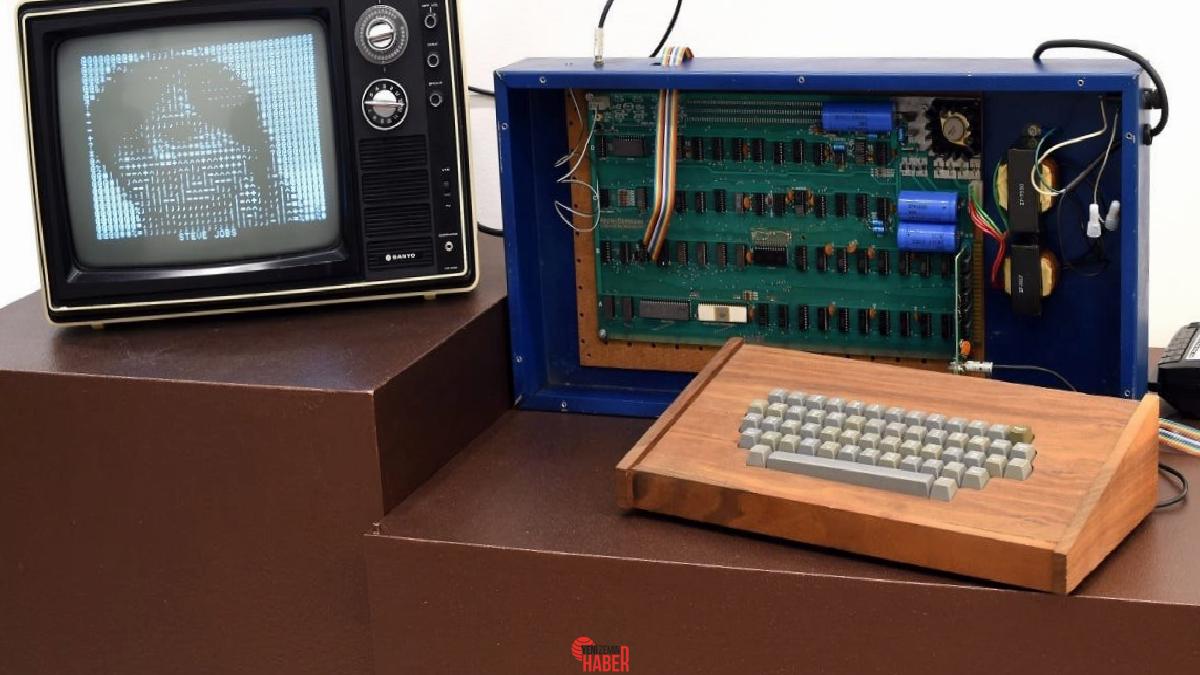 Apple'ın efsanevi birinci bilgisayarı Apple-1, düzenlenen açık artırmada 375 bin