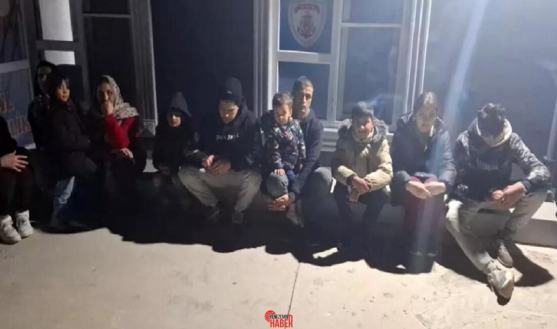 Ayvacık'ta 4'ü çocuk 13 kaçak göçmen Kıyı Güvenlik tarafından yakalanarak