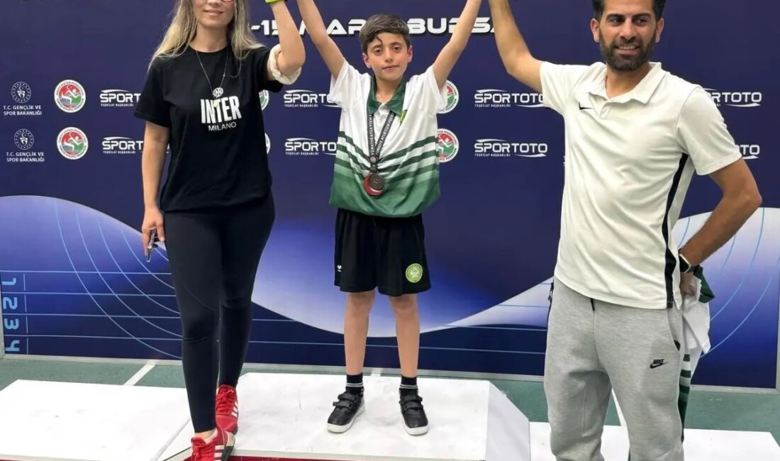 Manisa BBSK Atletizm grubundan Cengiz Ebubekir Karayılan, Bursa'da düzenlenen Özcan