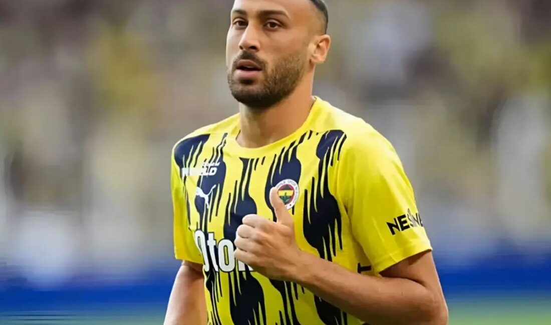Fenerbahçe'nin oyuncusu Cenk Tosun, Japon ekibi Urawa Red Diamonds'ın transfer