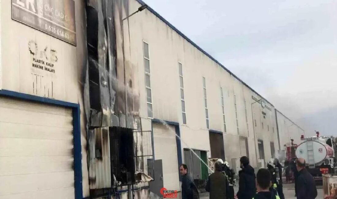 Tekirdağ'ın Çerkezköy ilçesindeki iş yerinde çıkan yangın itfaiye grupları tarafından