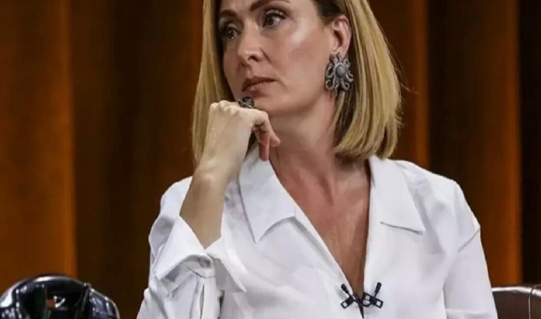 Ünlü oyuncu ve sunucu Ceyda Düvenci, toplumsal medya hesabından yaptığı