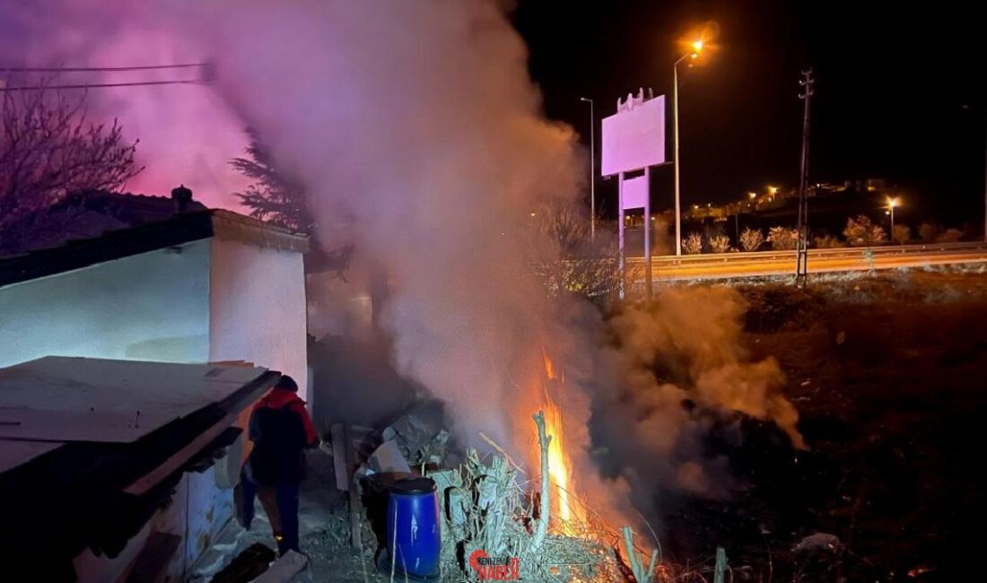 Sungurlu ilçesinde, dinlenme tesisindeki lastikçinin yanında bulunan materyallerin tutuşması sonucunda