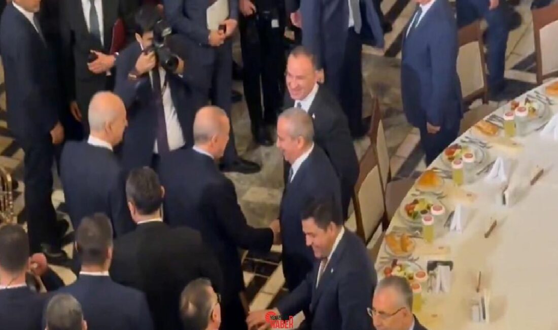 Meclis iftarına katılan Cumhurbaşkanı Erdoğan ile DEM Parti İstanbul Milletvekili
