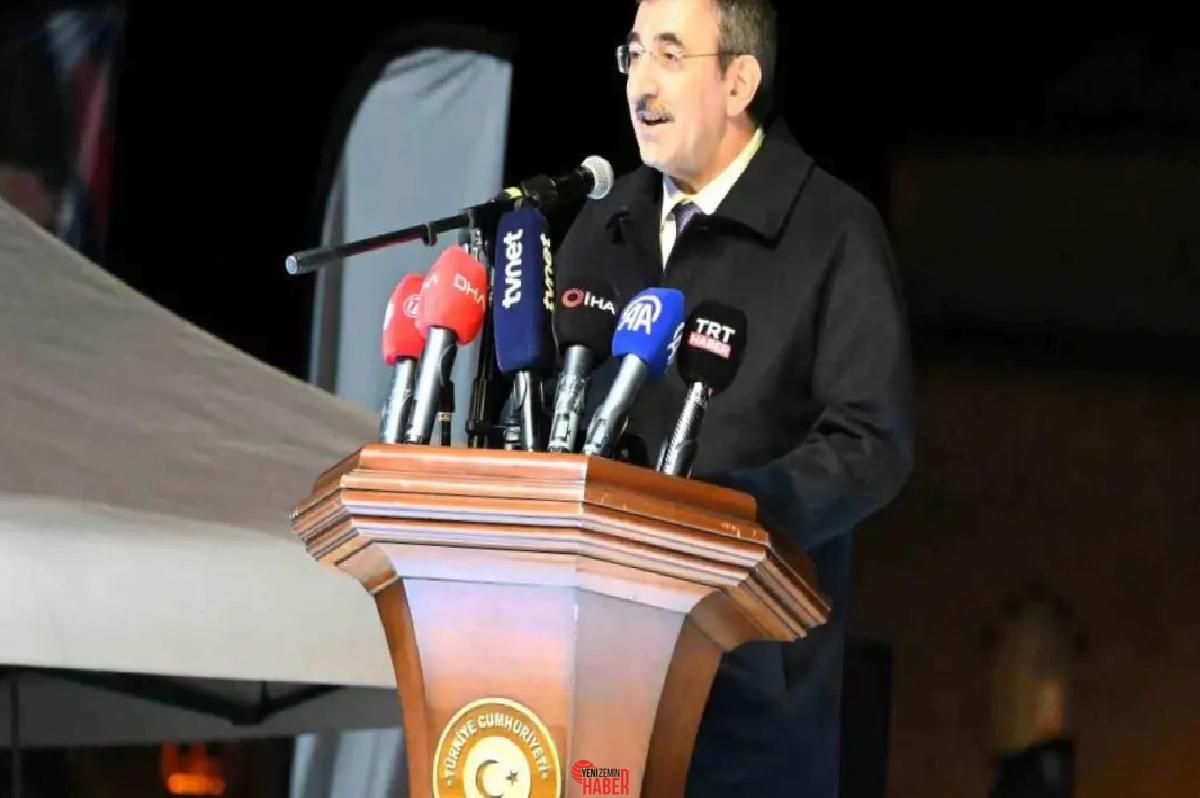 Cumhurbaşkanı Yardımcısı Cevdet Yılmaz, Edirne'de Selimiye Camii meydanında gerçekleştirilen 5