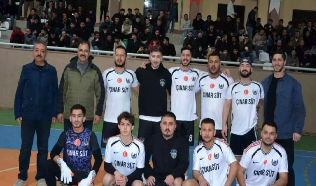 Manisa'nın Demirci ilçesinde 16 takımın katıldığı futsal turnuvası Turgut Özal